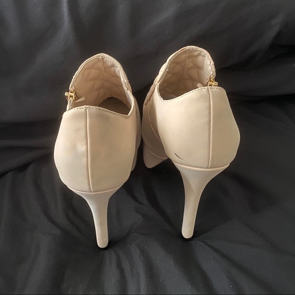 🎈Beautiful Cream Booties - Picture 5 of 6